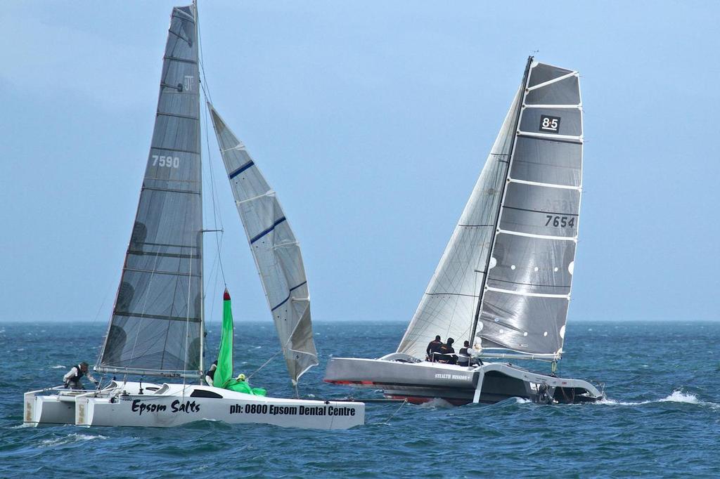 Mark rounding - RNZYS Winter Series, August 2, 2014 &copy; Richard Gladwell www.photosport.co.nz